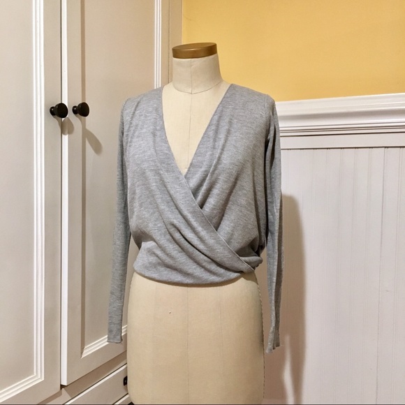 XS Urban Outfitter Grey Top - Picture 2 of 3